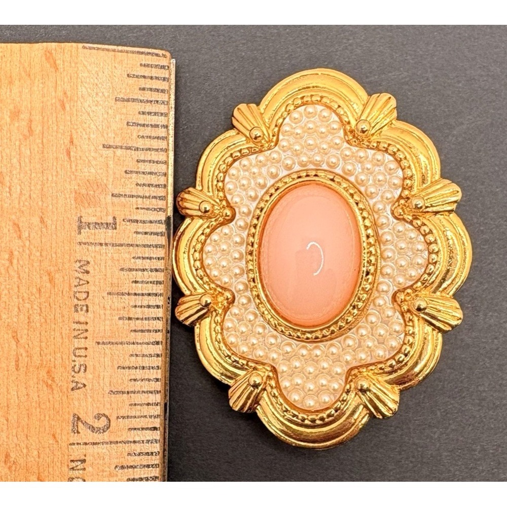 Vintage Avon Victorian Spring Brooch Faux Pearl Pink Cabochon Gold Tone Scallop - Picture 6 of 6